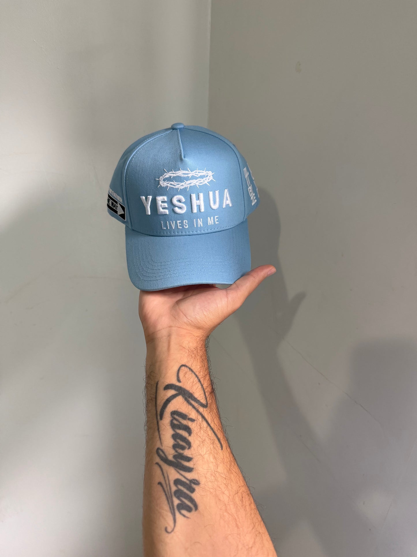 YESHUA LIVES IN ME HAT